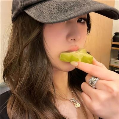 姑娘， 望着我
